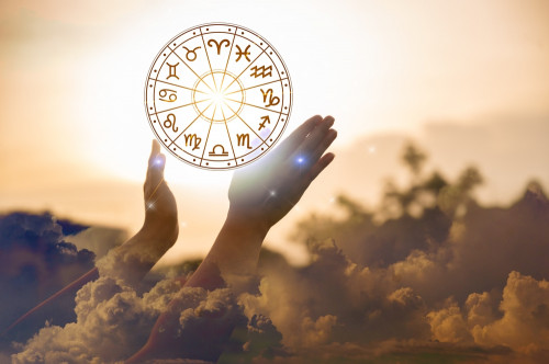 Horoskop, offenbart die Persönlichkeit: Foto: © sarayut_sy / shutterstock / #2044434599